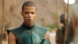 extant_GameOfThrones_3x04-KissedByFire_4732