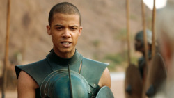 extant_GameOfThrones_3x04-KissedByFire_4734