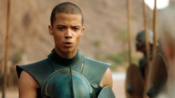 extant_GameOfThrones_3x04-KissedByFire_4735