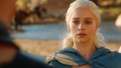 extant_GameOfThrones_3x04-KissedByFire_4741
