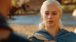 extant_GameOfThrones_3x04-KissedByFire_4742