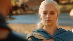 extant_GameOfThrones_3x04-KissedByFire_4745
