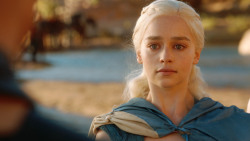 extant_GameOfThrones_3x04-KissedByFire_4746