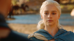 extant_GameOfThrones_3x04-KissedByFire_4747