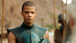extant_GameOfThrones_3x04-KissedByFire_4750