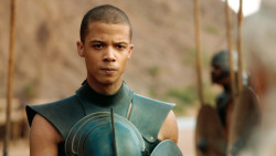 extant_GameOfThrones_3x04-KissedByFire_4751