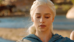 extant_GameOfThrones_3x04-KissedByFire_4753