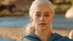 extant_GameOfThrones_3x04-KissedByFire_4754