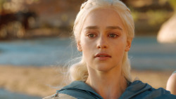 extant_GameOfThrones_3x04-KissedByFire_4755