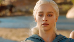 extant_GameOfThrones_3x04-KissedByFire_4756
