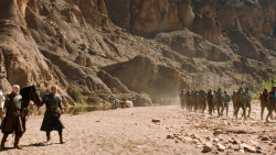 extant_GameOfThrones_3x04-KissedByFire_4759