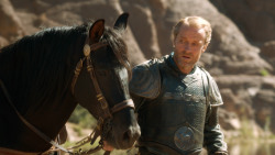 extant_GameOfThrones_3x04-KissedByFire_4765