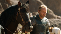 extant_GameOfThrones_3x04-KissedByFire_4768