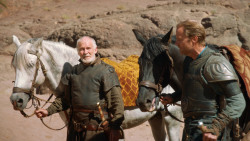 extant_GameOfThrones_3x04-KissedByFire_4771