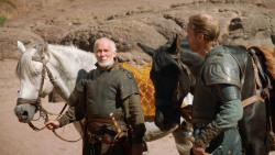 extant_GameOfThrones_3x04-KissedByFire_4772