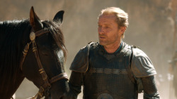 extant_GameOfThrones_3x04-KissedByFire_4779