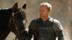 extant_GameOfThrones_3x04-KissedByFire_4782