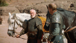 extant_GameOfThrones_3x04-KissedByFire_4784