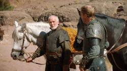 extant_GameOfThrones_3x04-KissedByFire_4785