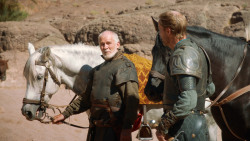 extant_GameOfThrones_3x04-KissedByFire_4786