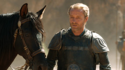 extant_GameOfThrones_3x04-KissedByFire_4788