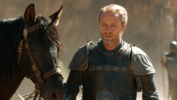 extant_GameOfThrones_3x04-KissedByFire_4789