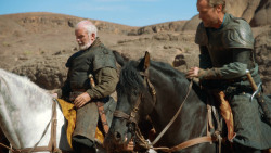 extant_GameOfThrones_3x04-KissedByFire_4794