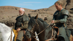 extant_GameOfThrones_3x04-KissedByFire_4796