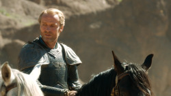 extant_GameOfThrones_3x04-KissedByFire_4799