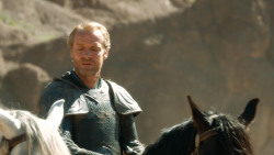 extant_GameOfThrones_3x04-KissedByFire_4800