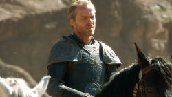 extant_GameOfThrones_3x04-KissedByFire_4802