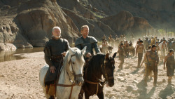 extant_GameOfThrones_3x04-KissedByFire_4814