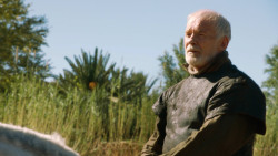 extant_GameOfThrones_3x04-KissedByFire_4823