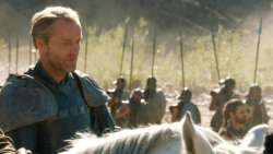 extant_GameOfThrones_3x04-KissedByFire_4827