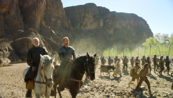 extant_GameOfThrones_3x04-KissedByFire_4835