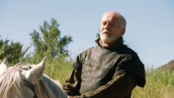 extant_GameOfThrones_3x04-KissedByFire_4839