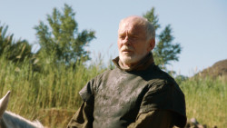 extant_GameOfThrones_3x04-KissedByFire_4853