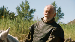 extant_GameOfThrones_3x04-KissedByFire_4855