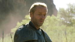 extant_GameOfThrones_3x04-KissedByFire_4856