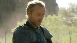 extant_GameOfThrones_3x04-KissedByFire_4857