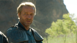 extant_GameOfThrones_3x04-KissedByFire_4871