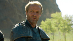 extant_GameOfThrones_3x04-KissedByFire_4874