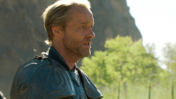 extant_GameOfThrones_3x04-KissedByFire_4878