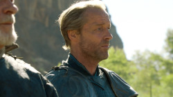 extant_GameOfThrones_3x04-KissedByFire_4881