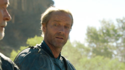extant_GameOfThrones_3x04-KissedByFire_4885