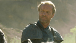 extant_GameOfThrones_3x04-KissedByFire_4900