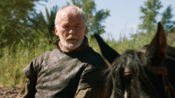 extant_GameOfThrones_3x04-KissedByFire_4902