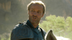 extant_GameOfThrones_3x04-KissedByFire_4920