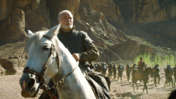 extant_GameOfThrones_3x04-KissedByFire_4933