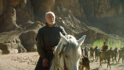 extant_GameOfThrones_3x04-KissedByFire_4935